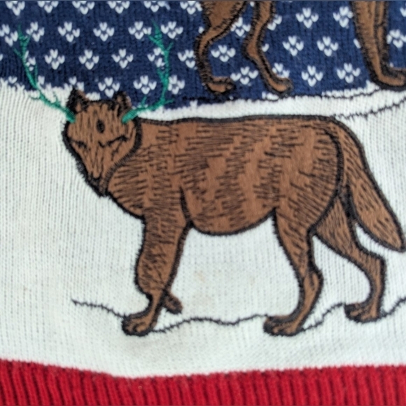 Holiday Time howling at the moon wolf Christmas sweater small embroidered - Picture 6 of 10